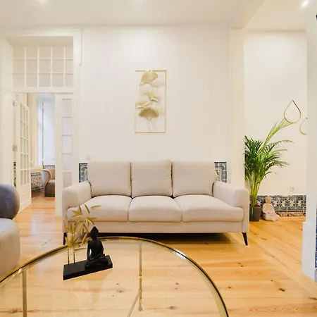 Apartment Heart Of Lisbon Luxe Stay For 10 *